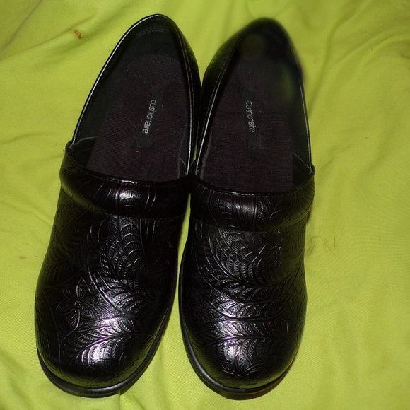 CUSHIONAIRE  Tooled Leather Comfortable Clogs floral print sz 10 - Picture 1 of 3